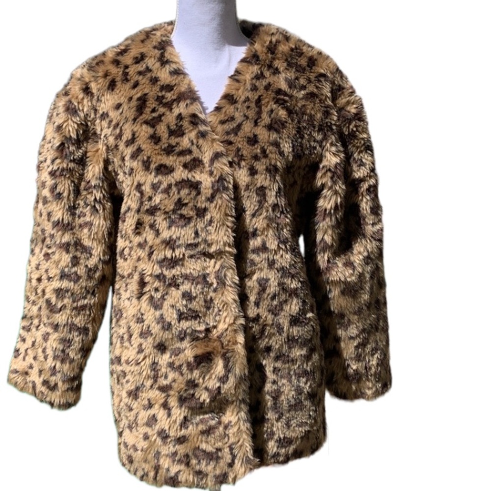 NWT-Schritt Faux Leopard Fur Coat.